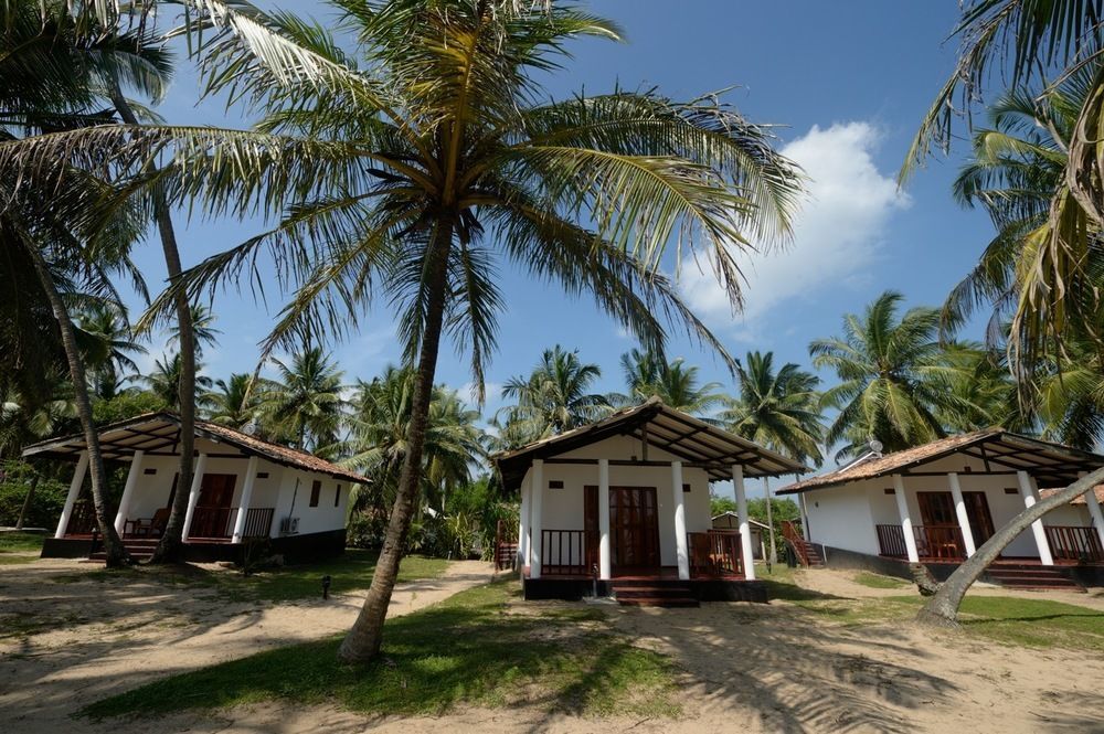 Darwins Beach Resort Tangalle Bagian luar foto