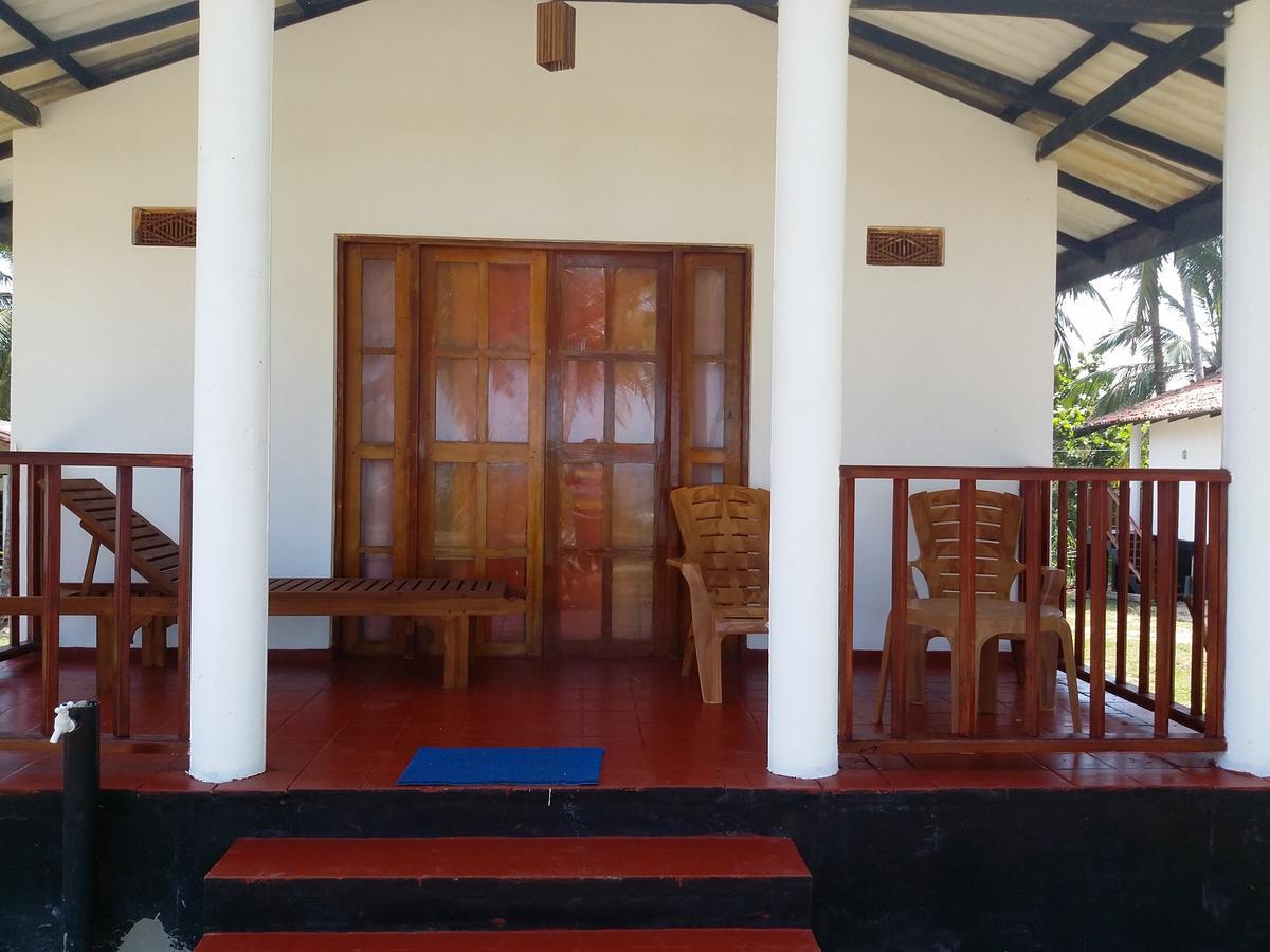 Darwins Beach Resort Tangalle Bagian luar foto
