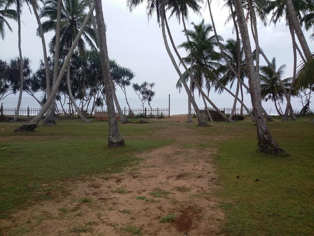 Darwins Beach Resort Tangalle Bagian luar foto