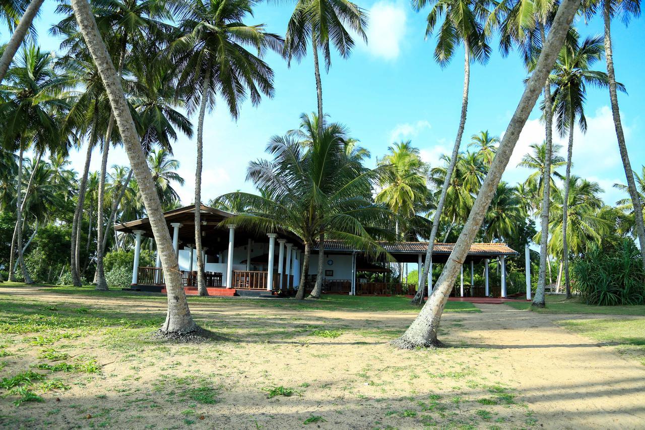 Darwins Beach Resort Tangalle Bagian luar foto