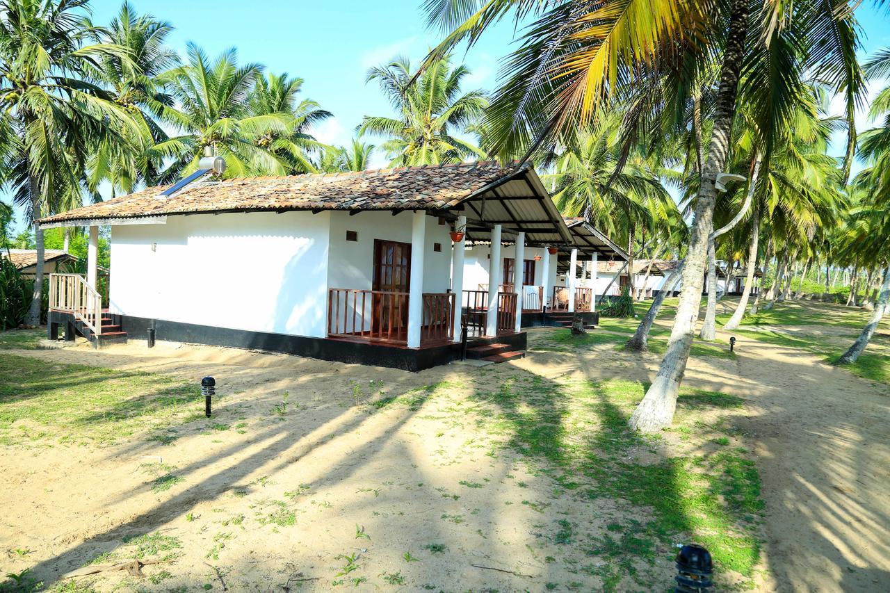 Darwins Beach Resort Tangalle Bagian luar foto