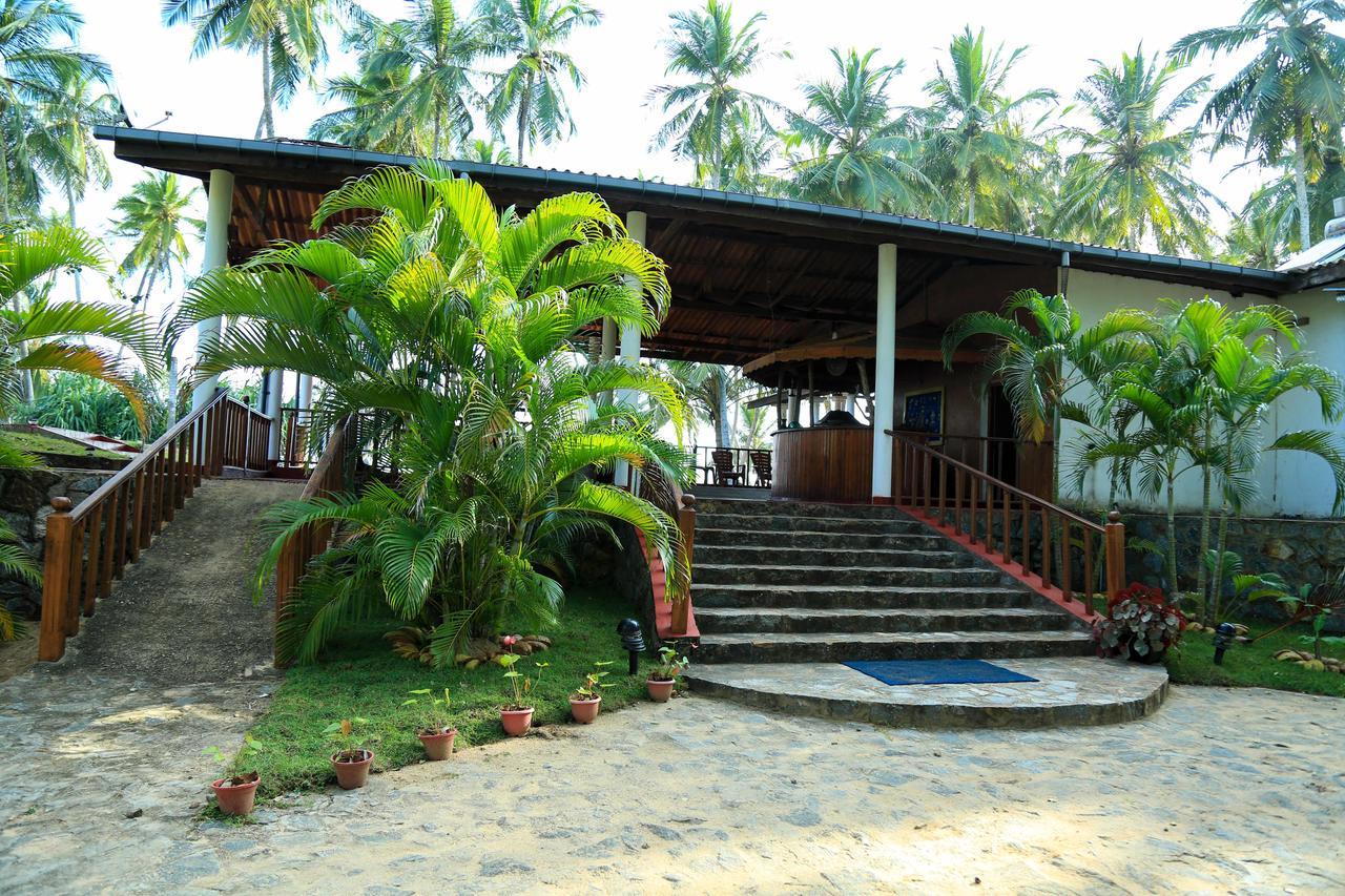 Darwins Beach Resort Tangalle Bagian luar foto