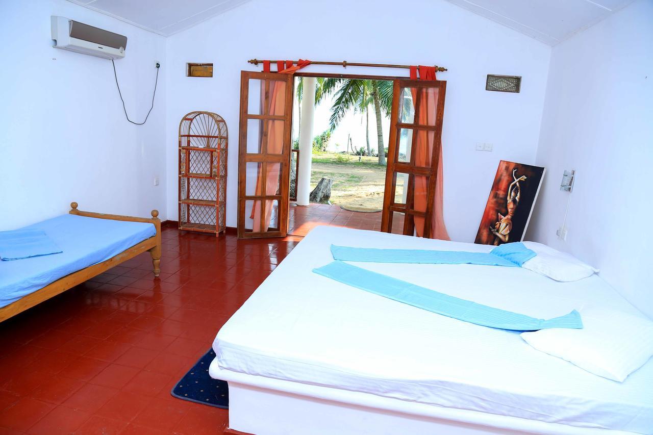 Darwins Beach Resort Tangalle Bagian luar foto