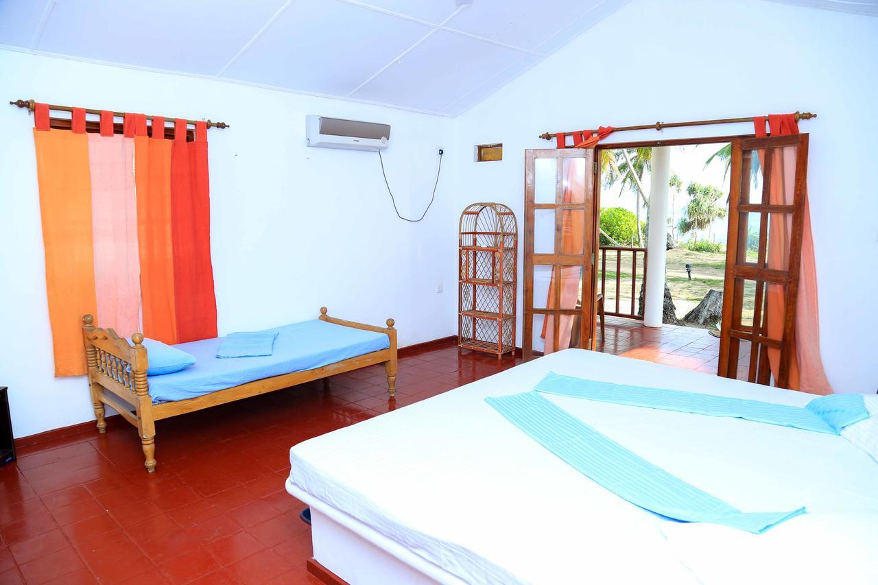 Darwins Beach Resort Tangalle Bagian luar foto