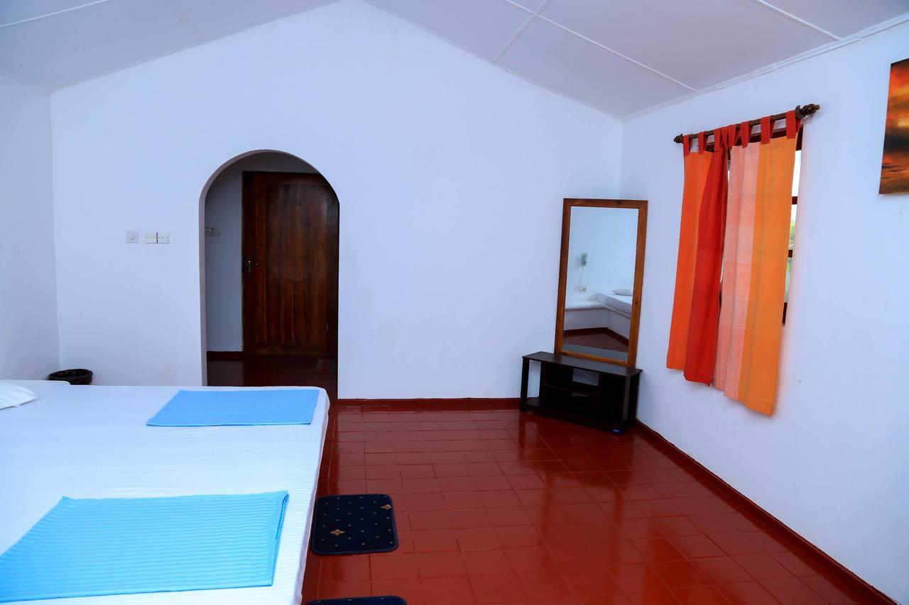 Darwins Beach Resort Tangalle Bagian luar foto
