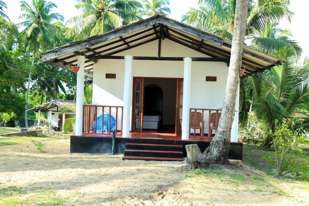 Darwins Beach Resort Tangalle Bagian luar foto