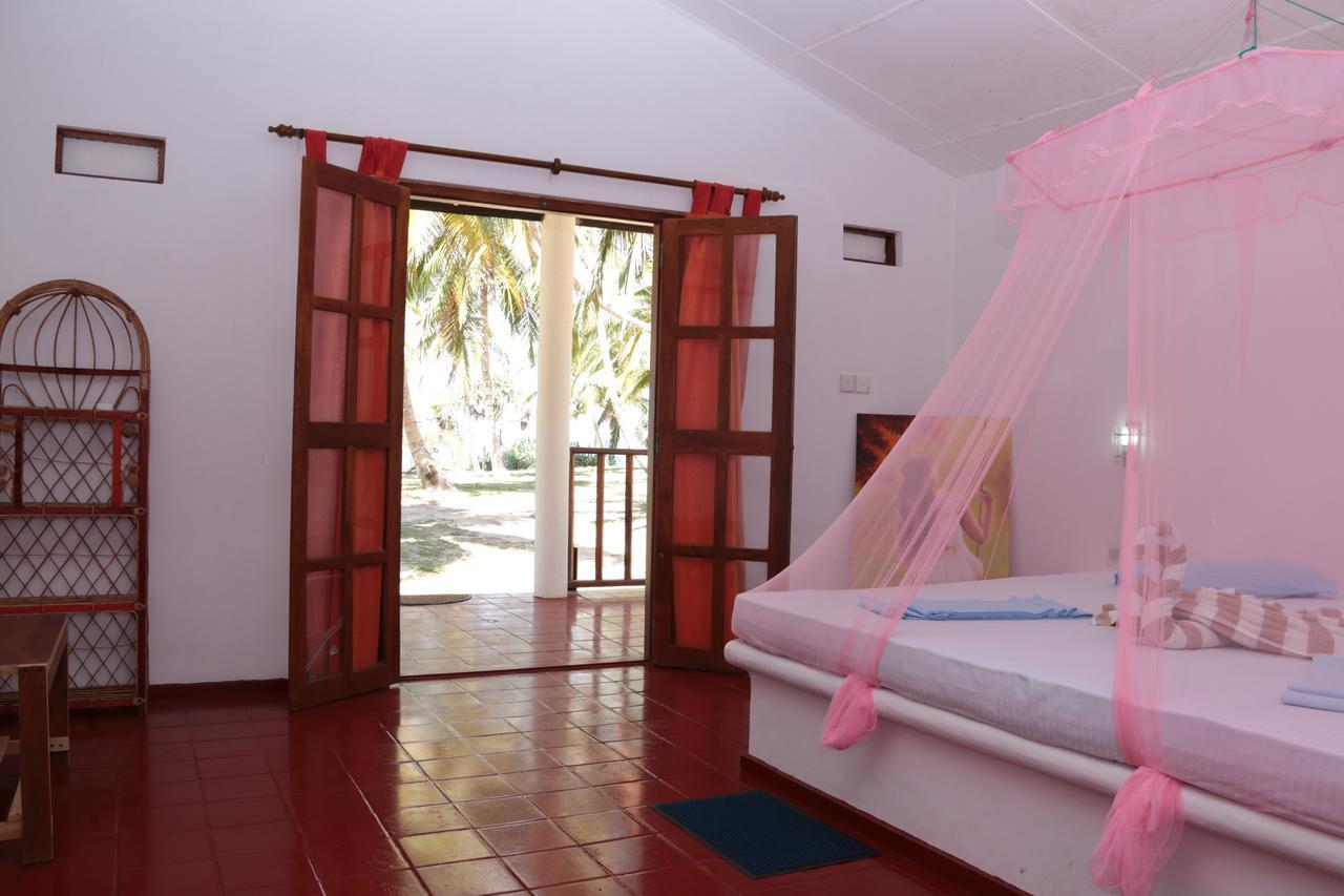 Darwins Beach Resort Tangalle Bagian luar foto