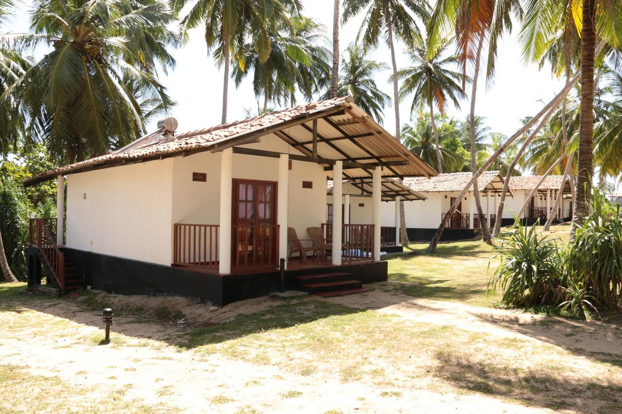 Darwins Beach Resort Tangalle Bagian luar foto
