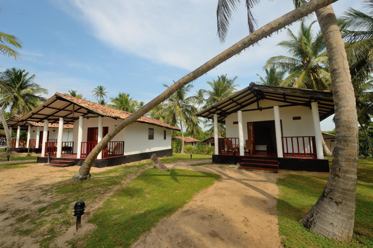 Darwins Beach Resort Tangalle Bagian luar foto