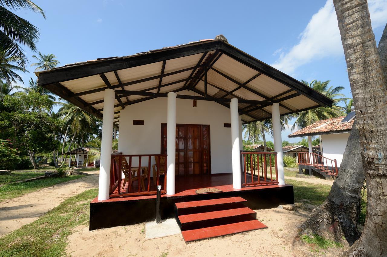 Darwins Beach Resort Tangalle Bagian luar foto