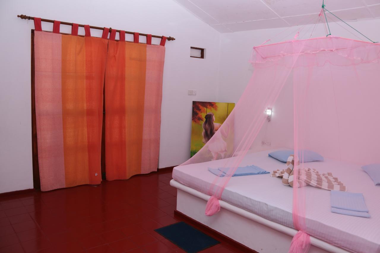 Darwins Beach Resort Tangalle Bagian luar foto