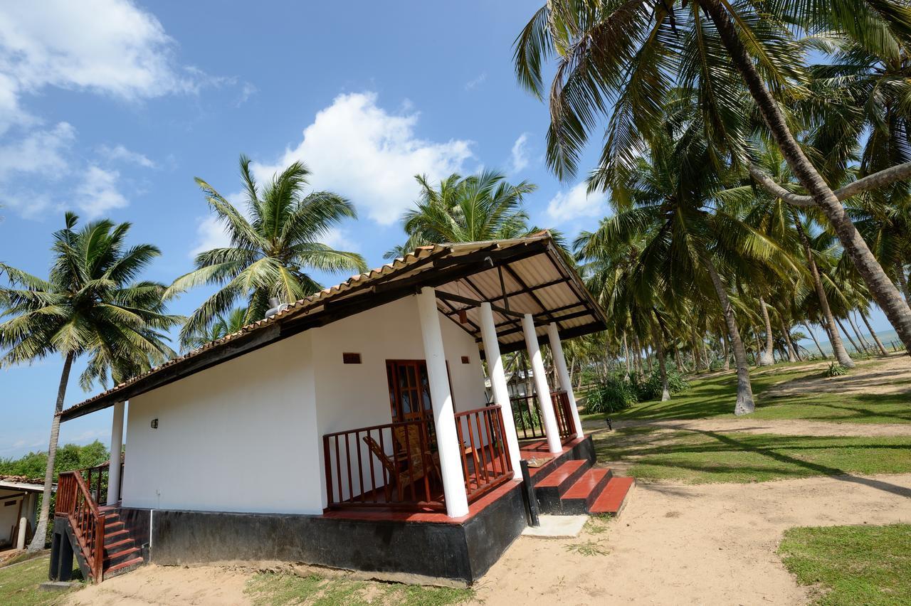 Darwins Beach Resort Tangalle Bagian luar foto
