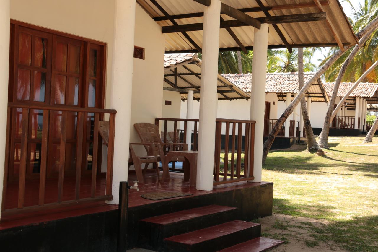 Darwins Beach Resort Tangalle Bagian luar foto