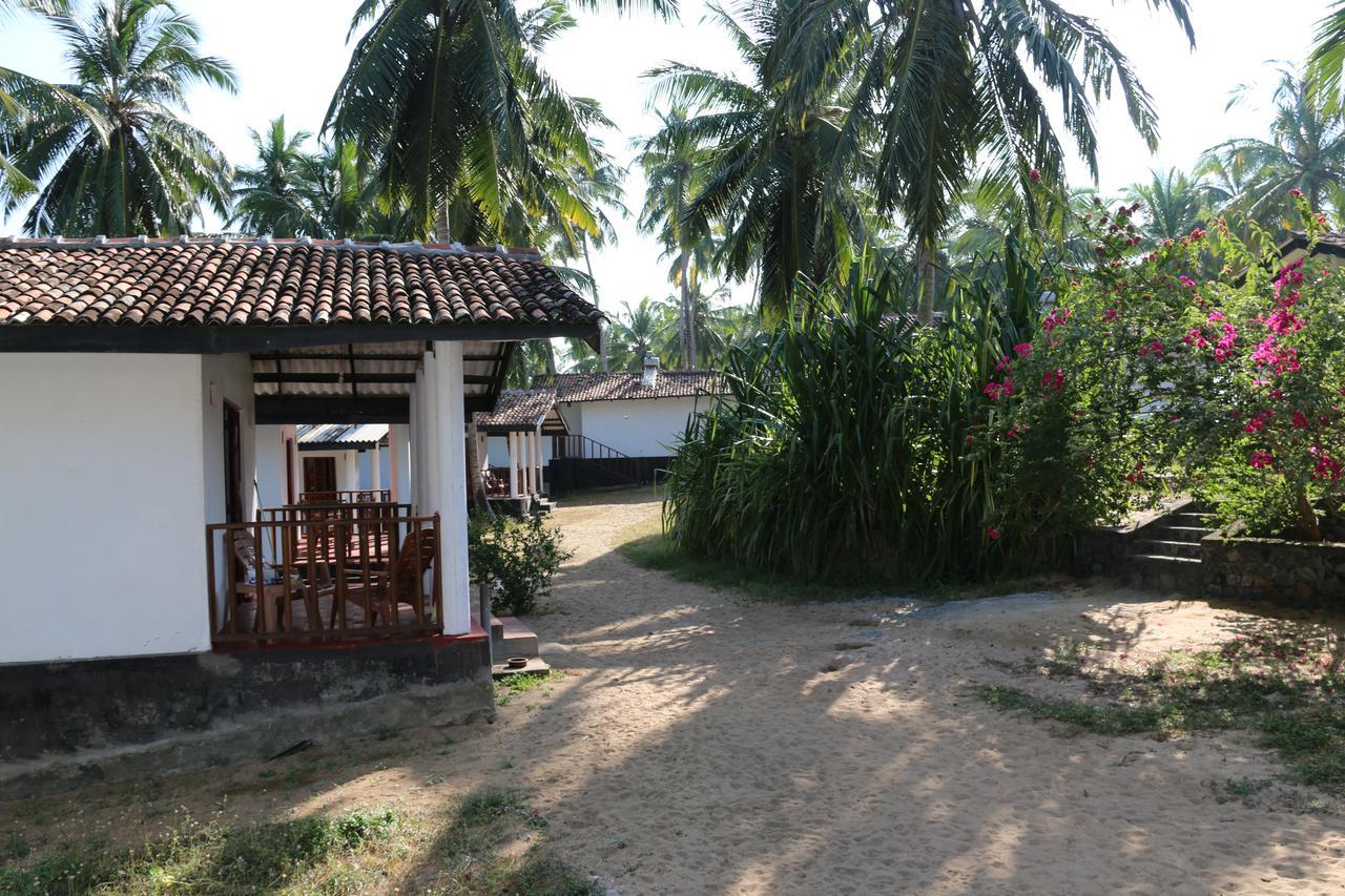 Darwins Beach Resort Tangalle Bagian luar foto