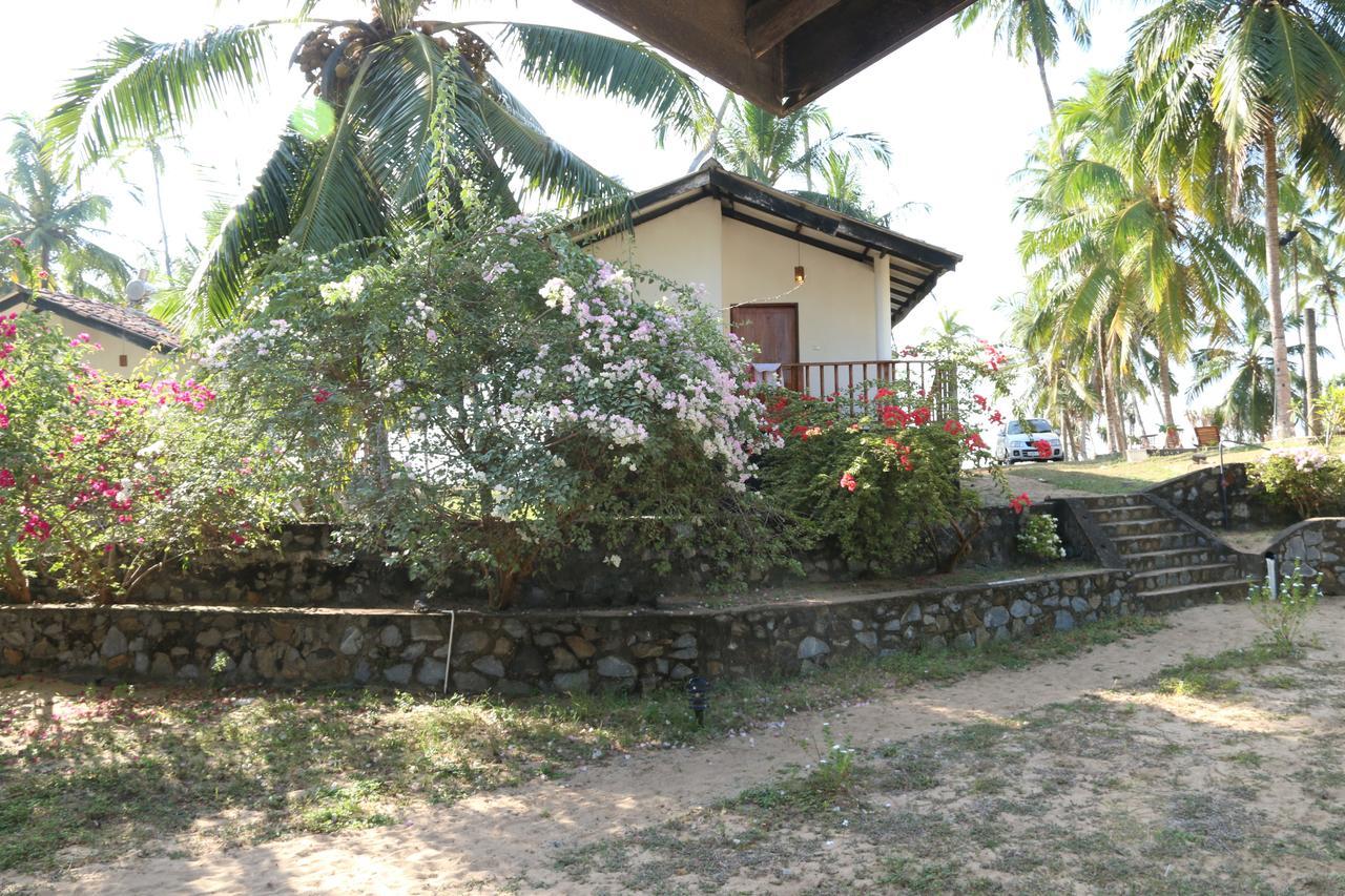 Darwins Beach Resort Tangalle Bagian luar foto
