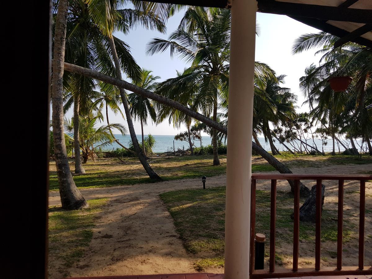 Darwins Beach Resort Tangalle Bagian luar foto