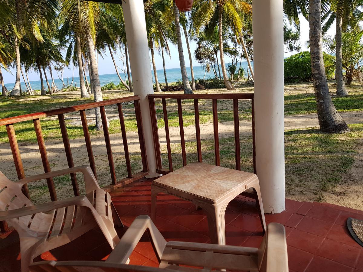 Darwins Beach Resort Tangalle Bagian luar foto