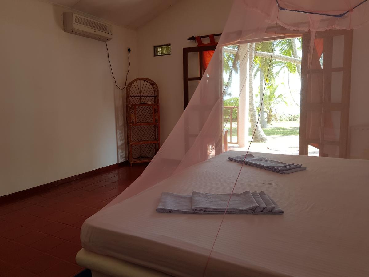 Darwins Beach Resort Tangalle Bagian luar foto