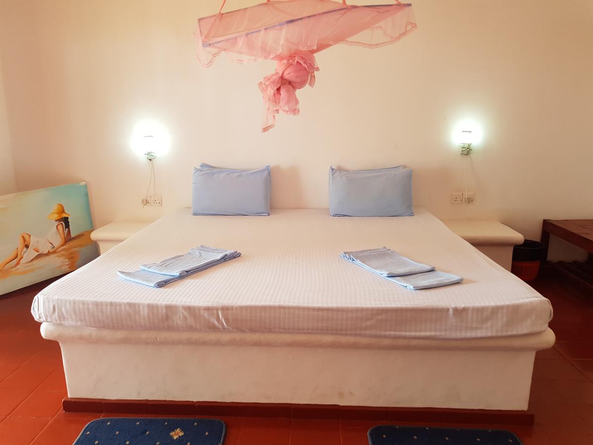 Darwins Beach Resort Tangalle Bagian luar foto